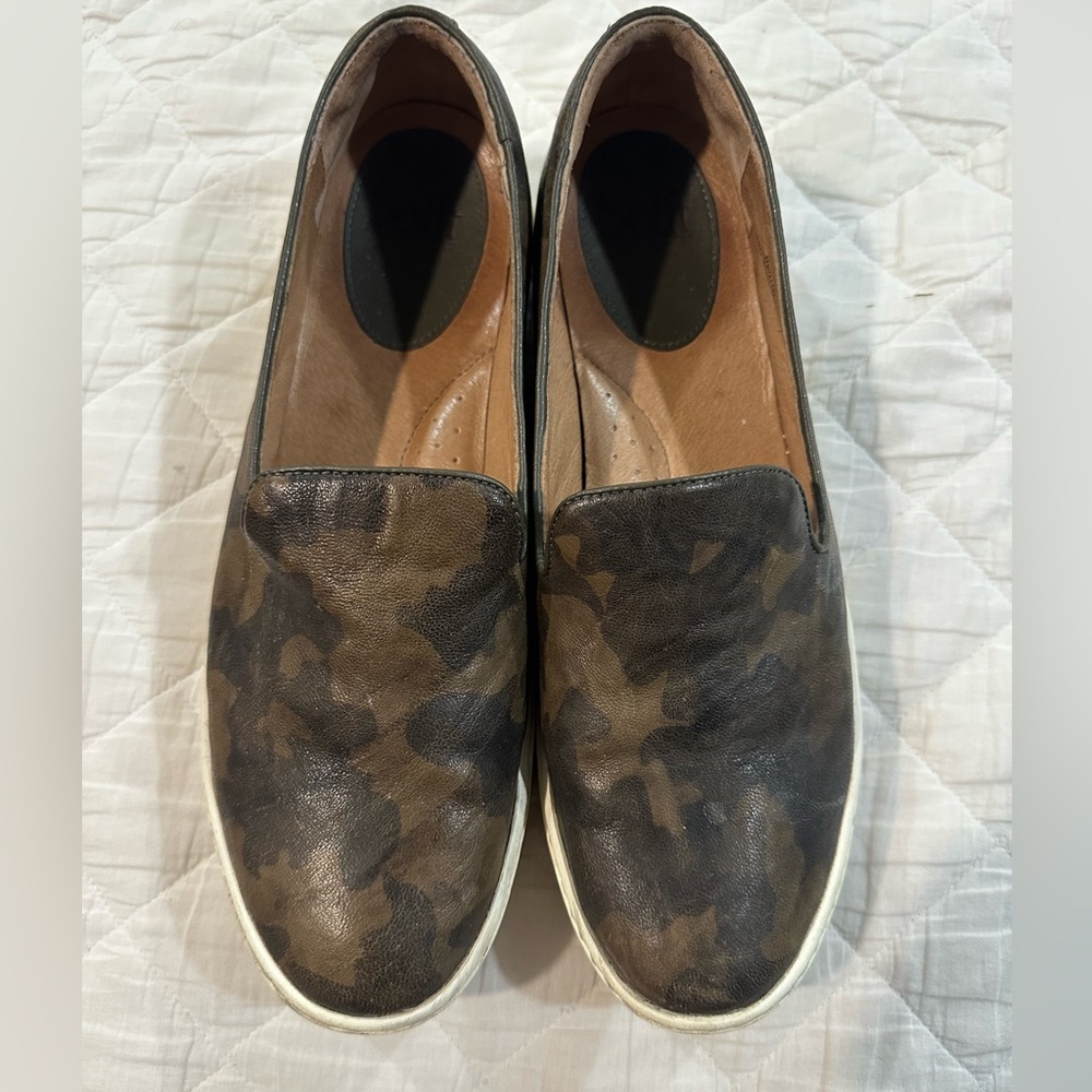 Women’s sofft slip on shoes